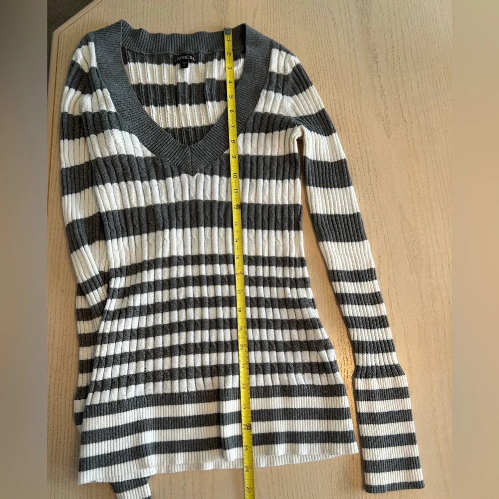 Express Sweater - Picture 5 of 6